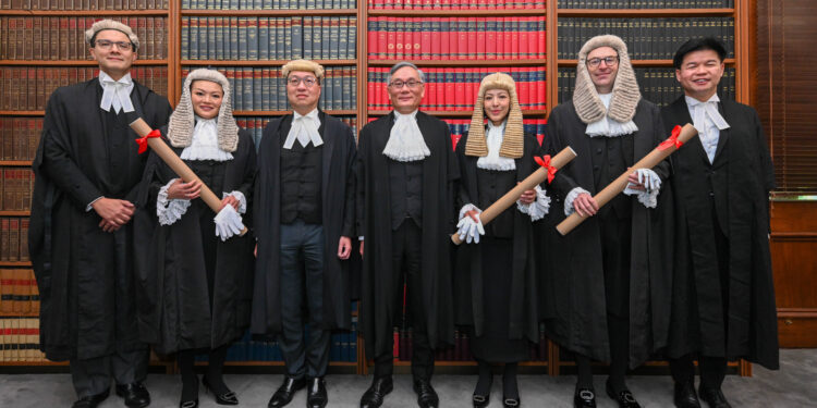 Top judge urges senior counsel to defend rule of law