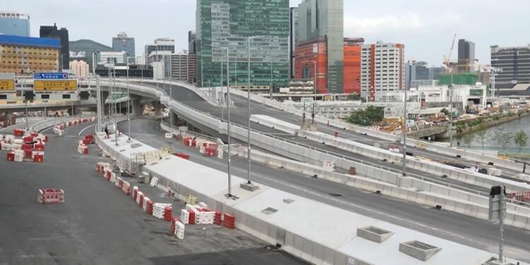 Transport official defends Central Kowloon Route toll