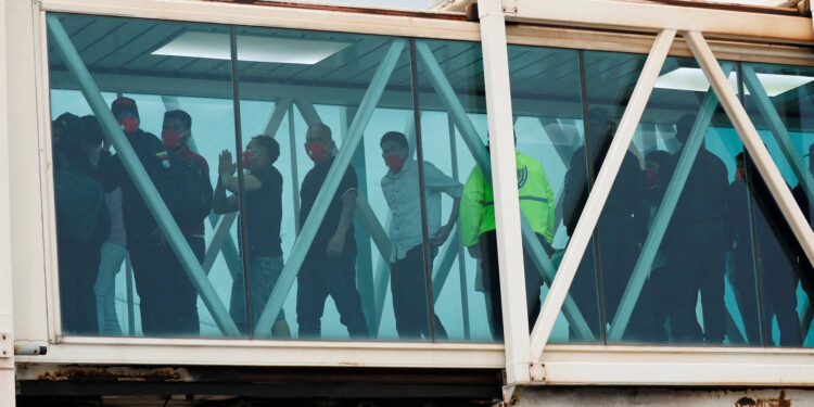 Trump allowed to revoke legal status for migrants
