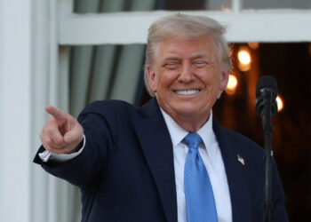 Trump announces travel ban on dozen countries