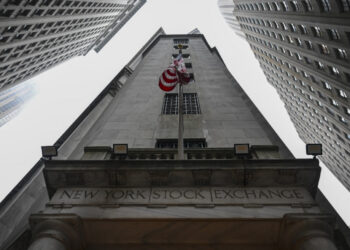 US stocks advance as China trade talks continue