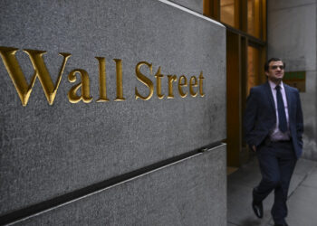 US stocks drop on growing worries over Middle East