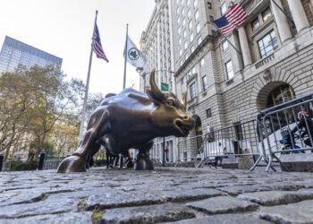 US stocks end mostly up as markets eye trade talks