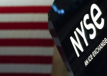 US stocks end week mostly lower