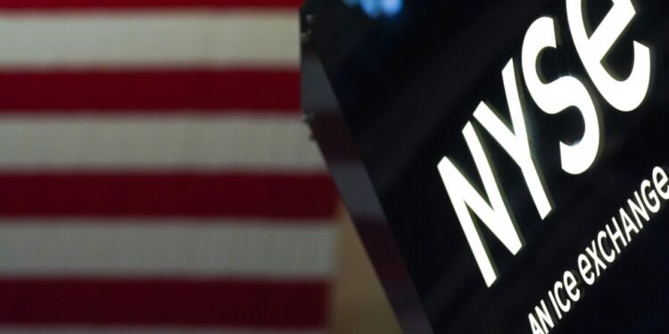 US stocks end week mostly lower