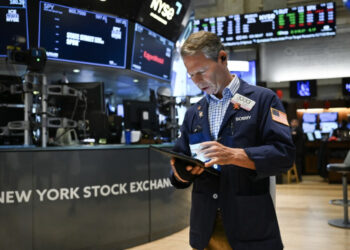 US stocks fall as investors pare risk on Iran conflict