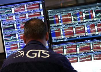 US stocks hit new highs on trade and tax optimism