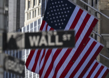 US stocks rebound on jobs data relief, US-China talks