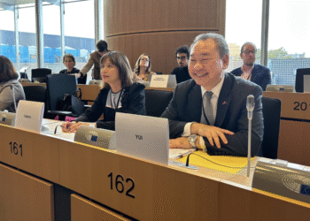 Wang Yi urges ‘healthy’ ties in meeting with US envoy