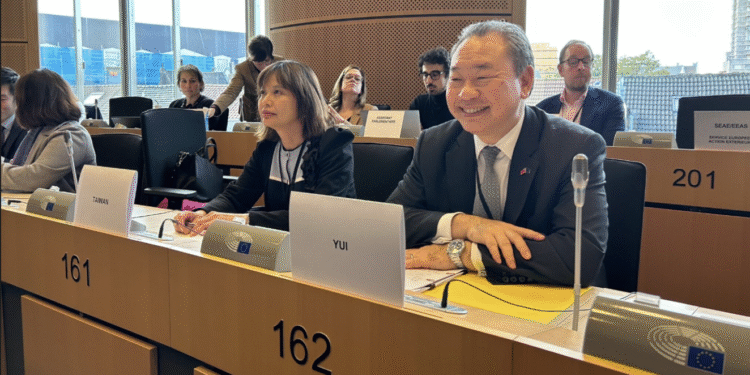 Wang Yi urges ‘healthy’ ties in meeting with US envoy