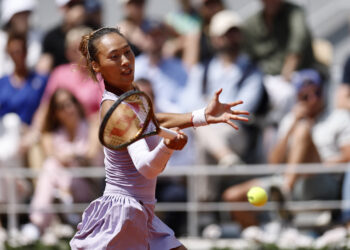 Zheng ousted by Sabalenka in French Open