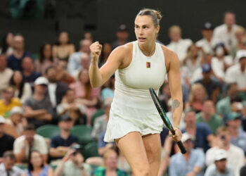Alcaraz and Sabalenka battle through at Wimbledon