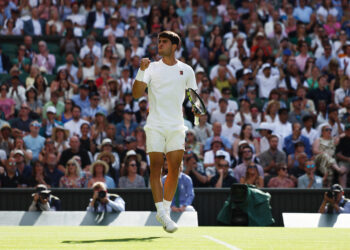 Alcaraz, Sabalenka power into Wimbledon third round