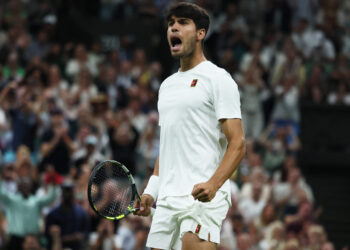 Alcaraz, Sabalenka through to Wimbledon quarter-finals