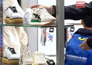 HK retail sales rebound, ends 14-month decline