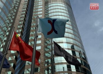 HK stocks slip amid China factory deflation worries