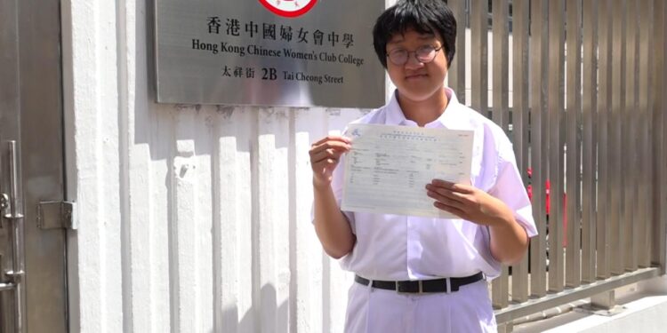 I study economics on my own, says top DSE scorer