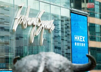 Insurance fillip for HK stocks amid mainland gains