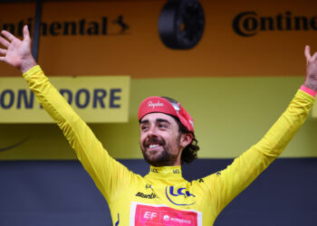 Irishman leads Tour de France for 1st time since 1987