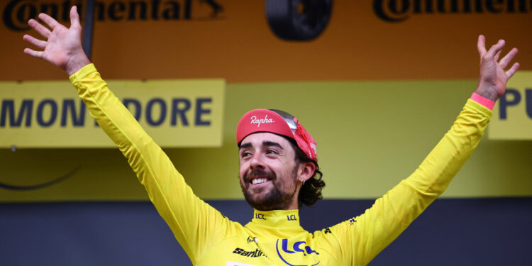 Irishman leads Tour de France for 1st time since 1987