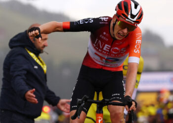Pogacar closes in on TDF as Arensman takes 19th stage
