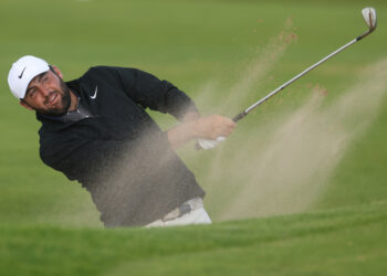 Scheffler on brink of Open glory, leads Li by 4 shots