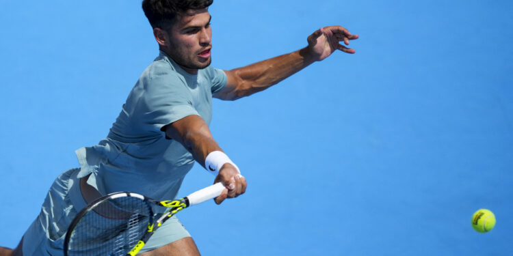Alcaraz battles through in Cincinnati opening match
