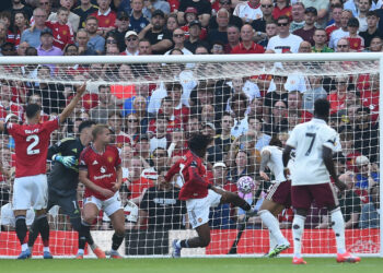 Arsenal capitalise on error to beat Man Utd 1-0
