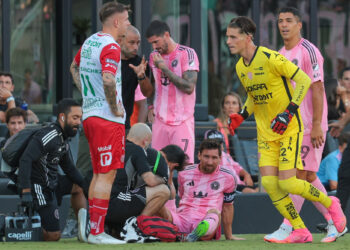 Lionel Messi suffers hamstring injury
