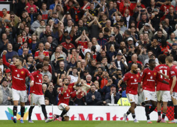 Man Utd gloom lifted, Spurs suffer first league loss