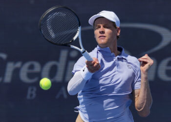 Sinner and Sabalenka start title defence with wins