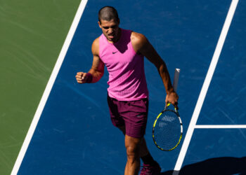 Alcaraz into US Open quarters as Krejcikova escapes