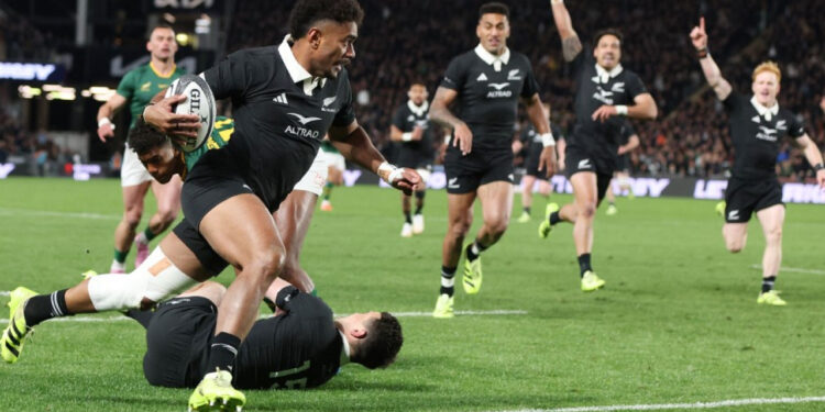 All Blacks show grit to edge Springboks