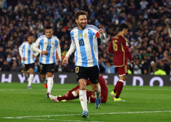 Double joy for Messi in World Cup home swansong
