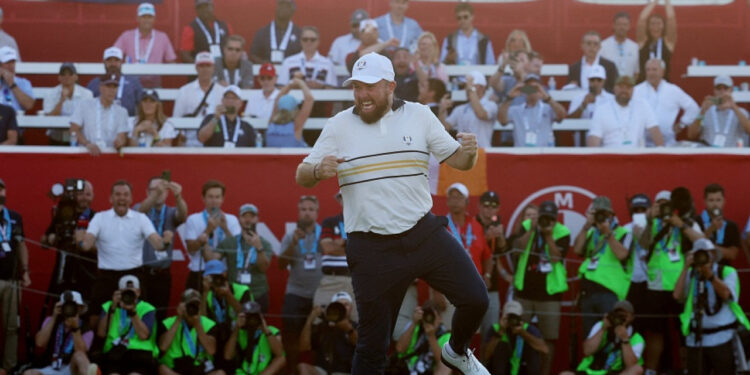 Europe retain Ryder Cup after US fightback