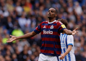 Reds sign Magpies ace Isak in reported £130m deal