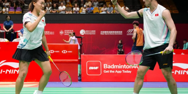 SAR shuttlers Tang, Tse power into HK Open quarters