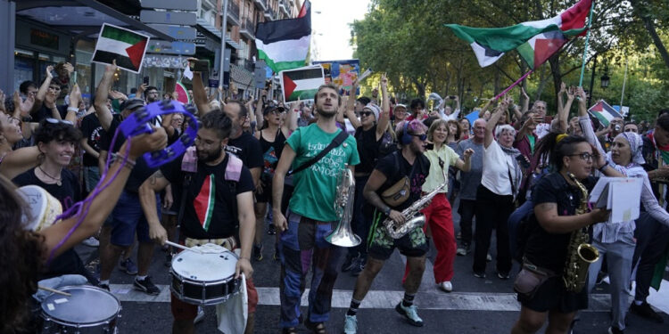 Vuelta finale cut short by pro-Palestinian protest