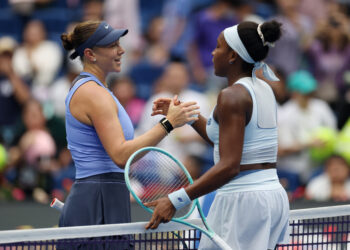 Anisimova swats Gauff aside to reach China Open final