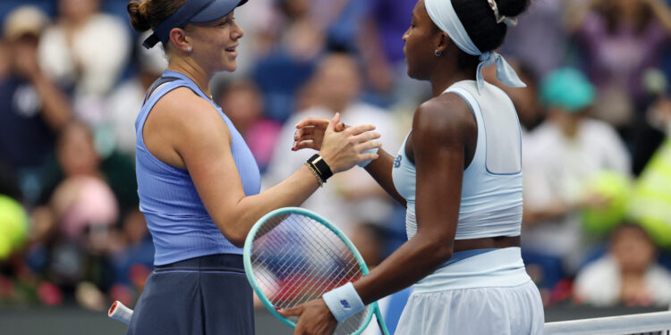 Anisimova swats Gauff aside to reach China Open final