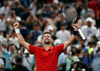Djokovic overcomes injury scare to advance in Shanghai