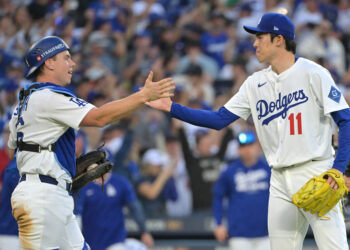 Dodgers beat Brewers to close in on World Series berth