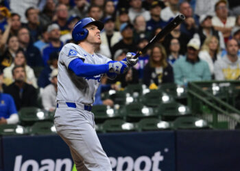 Dodgers, Mariners each earn wins in MLB playoff series