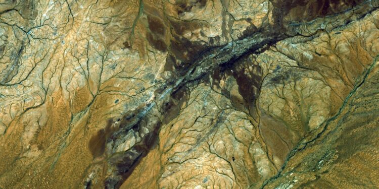 Geologists discover the first evidence of 4.5-billion-year-old “proto Earth”