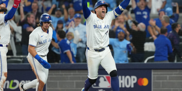 Jays sink Mariners for first World Series in 32 years