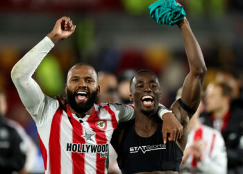 Liverpool lose again, Man United into top four