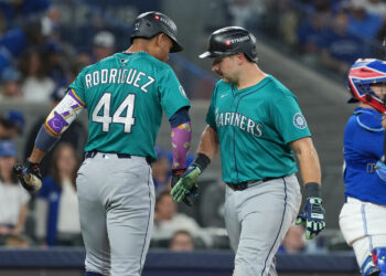 Mariners sink Jays to open MLB AL championship series