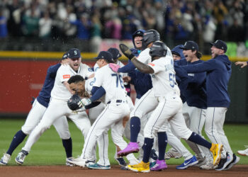 Mariners tame Tigers in longest playoff game