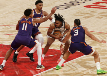Packed crowd greets NBA return to China