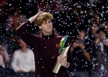 Sinner fights back against Zverev for Vienna crown